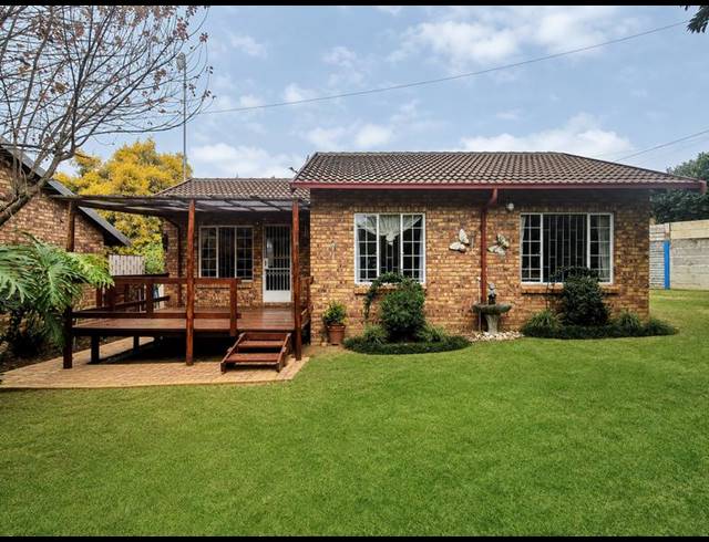2 BEDROOM HOUSE FOR SALE IN HEUWELOORD